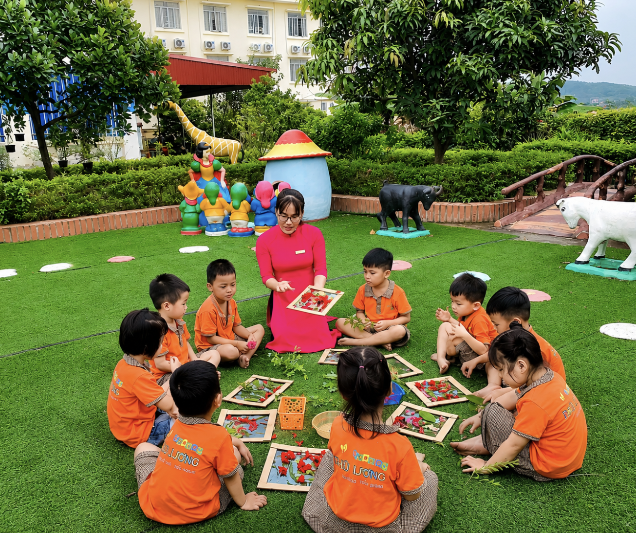 Học Mà Chơi, Chơi Mà Học – Khám Phá Hình Khối và Màu Sắc Cùng Các Bé!